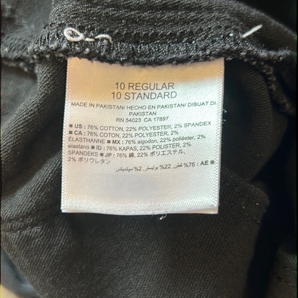 Old Navy Rockstar Maternity Skinny Jeans - Picture 3 of 5